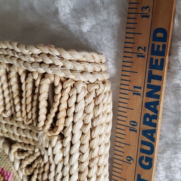 Straw Braided Floral Square Tote Bag in Ivory Woven Beach Shoulder Bag - Picture 9 of 12